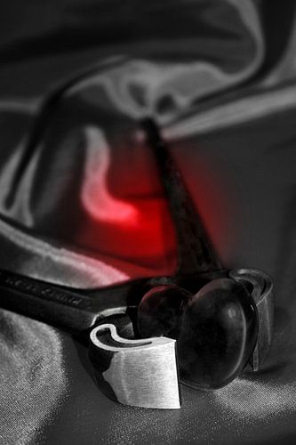 Herz aus Glas - schwarz - Symbolik