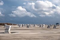 Vliegend zand op het strand