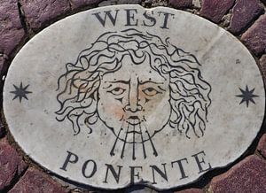West, Potente, 1 der vier Ecken des Kompasses von St. Pietersplein (1/4) von Atelier Liesjes