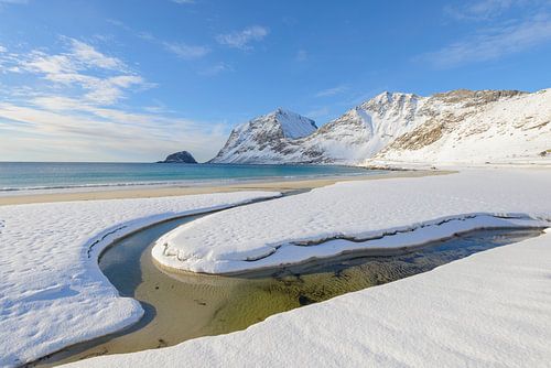 La plage de Haukland dans les Lofoten en hiver