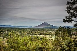 Panoramic view of the valley and the volcano by Frank Photos