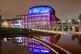 Le théâtre De Spiegel se reflète dans l'eau sur Jenco van Zalk
