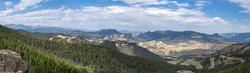 Beartooth Mountains panorama, Yellowstone National Park, USA van Jeroen van Deel