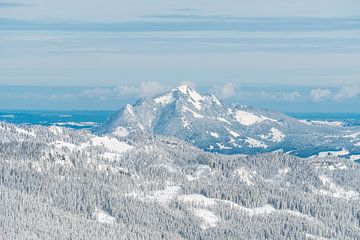 Grünten in winterjurk met sneeuw van Leo Schindzielorz