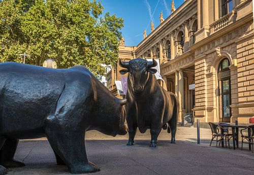 Stier en beer op het beursplein voor de beurs van Frankfurt, Frankfurt