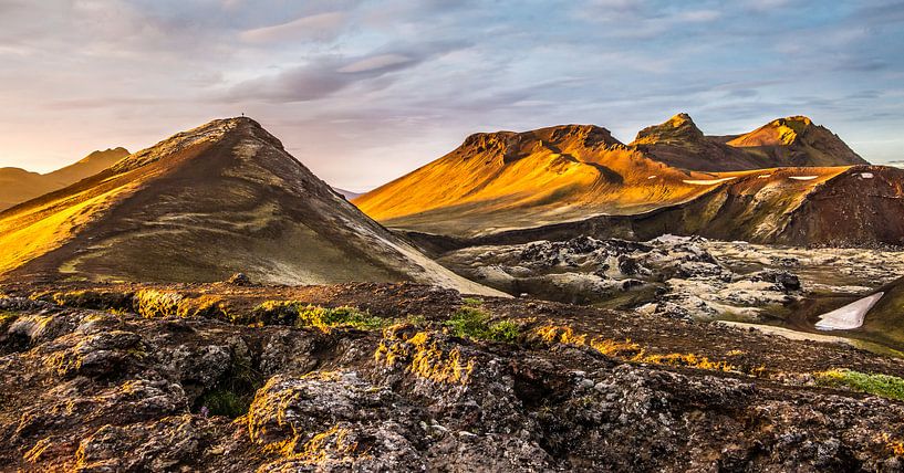Landmannalaugar - ondergaande zon by Henk Verheyen