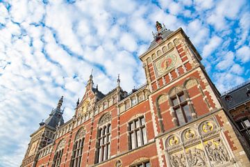 Frong de la gare centrale d'Amsterdam en été sur Sjoerd van der Wal Photographie