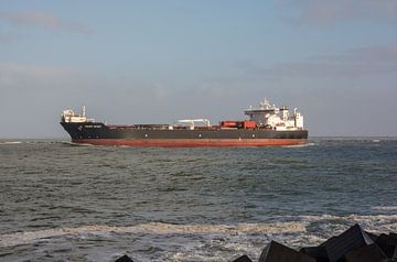 Tanker onderweg van Hoek van Holland naar open zee. van scheepskijkerhavenfotografie