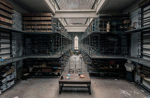 Een verlaten bibliotheek