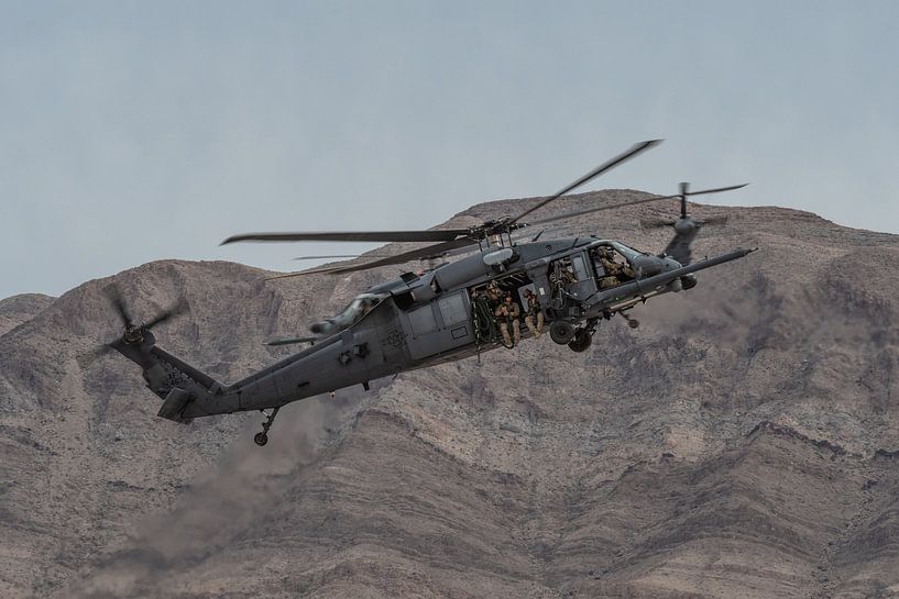 Ein Sikorsky HH-60G Pave Hawk (S-70A) in Aktion während der Aviation Nation Airshow 2017. von Jaap van den Berg