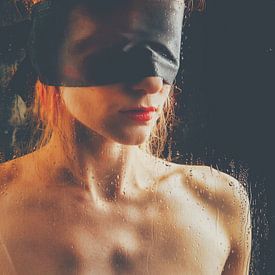 Sehr schöne nackte Frau mit Augenbinde von Photostudioholland