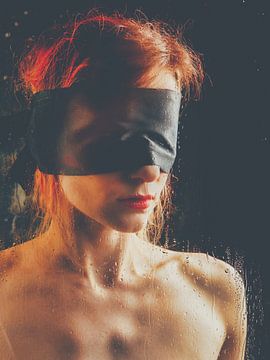 Sehr schöne nackte Frau mit Augenbinde von Photostudioholland