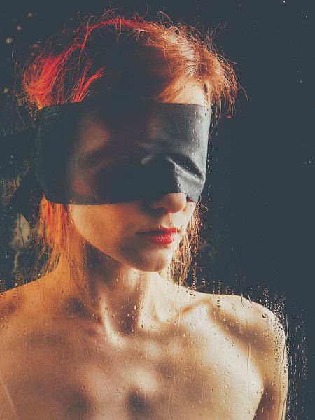 Sehr schöne nackte Frau mit Augenbinde von Photostudioholland