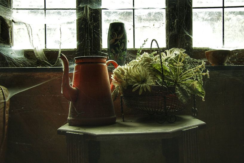 Een paar verlaten spullen in een verlaten huis van Melvin Meijer