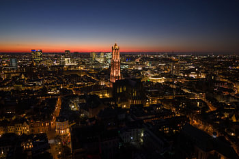 Ville d'Utrecht à la lumière du soir