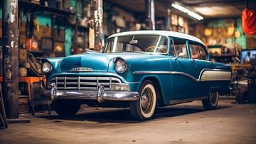 Oude blauwe retro auto geparkeerd in de werkplaats van de monteur van Animaflora PicsStock