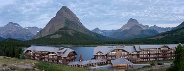 Glacier National Park, Many Glacier Hotel, Swiftcurrent Lake, Montana, USA by Jeroen van Deel