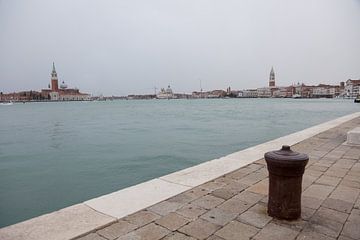 Silhouet van de oude stad van Venetie in Italie
