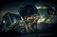 F16-Kampfpilot bereitet sich auf den Flug vor