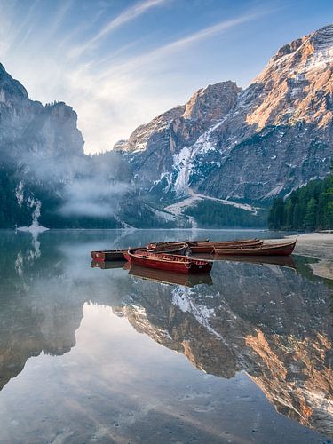 Morgens am Pragser Wildsee von Achim Thomae Photography