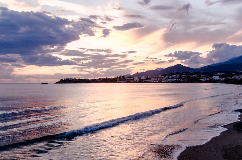 Sonnenuntergang am Strand von Kreta von Joke Troost