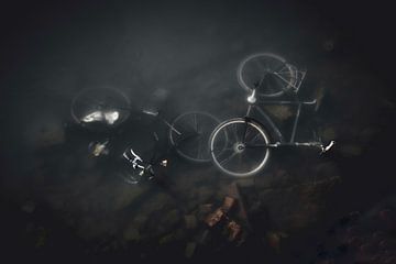 Bicycle under water in Maastricht by wsetten