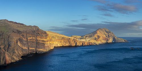 Vulkanische Linien im Abendlicht von Walter G. Allgöwer