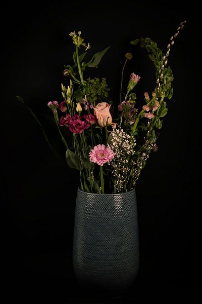 Stillleben Vase mit Blumen von Marjolein van Middelkoop