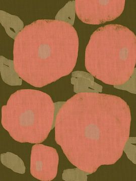 Zachtroze bloemen op warm groen. Abstracte botanische gemengde techniek. van Dina Dankers