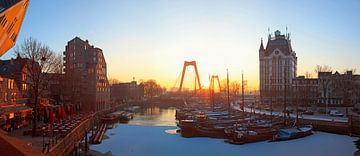 Sunrise Vieux Port dans la neige à Rotterdam