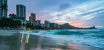 Hawaii Honululu bij zonsondergang van Barbara Riedel