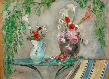 Bloemen op een tafel op een terras van Peter Balan