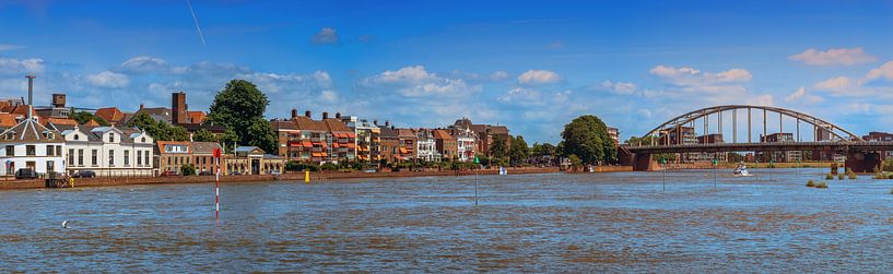 DeventerSkyline   panorama wilhelminabrug ijssel van Han Kedde