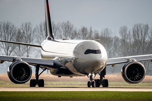 Delta lining up for take-off Polderbaan by Dennis Janssen