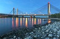 de brug Zaltbommel in avondschemer van Jasper van de Gein Photography thumbnail