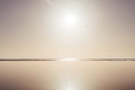 Spiegelgladde weidse Waddenzee Vlieland - natuurfotografie print van Laurie Karine van Dam thumbnail