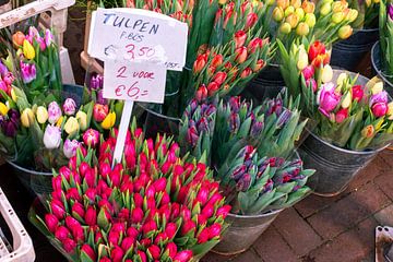 Tulpen op de markt van Blond Beeld