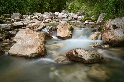 Stromend riviertje Dolomieten Italië