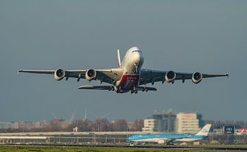 Emirates Airbus A380 is opgestegen van Schiphol.