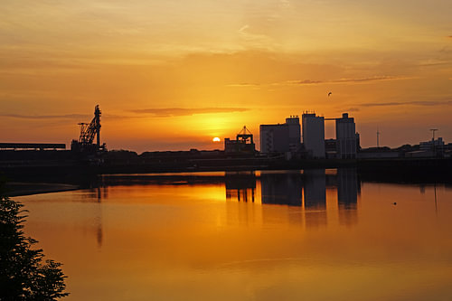 Zonsopgang in de haven van Bremen