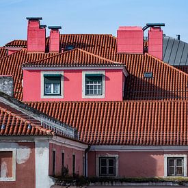Roze huizen in Lissabon van Yolanda Broekhuizen