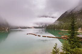 Lago di Braies dans les Dolomites. sur Menno Schaefer