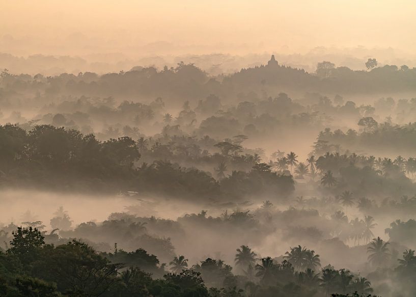 Le temple de Borobudur au lever du soleil par Anges van der Logt