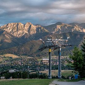 Ski resort in the mountains by Jesper Drenth Fotografie