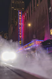 New York | Radio City bei Nacht von Bas de Glopper