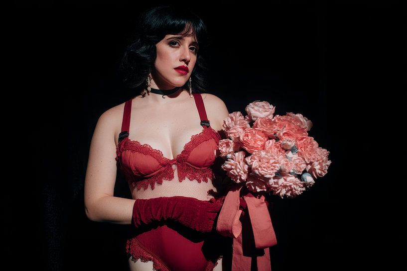 femme en lingerie avec des fleurs par Egon Zitter