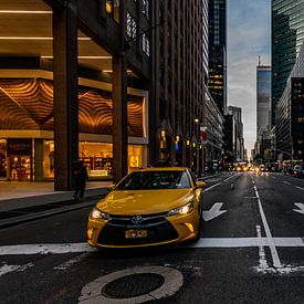 Yellow cab in New York van Kimberly Lans