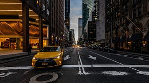 Gelbes Taxi in New York von Kimberly Lans