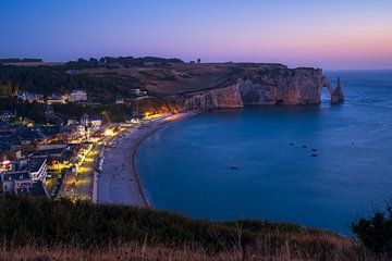 An evening view of the bay of Etretat