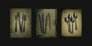 Collage mit Gabeln, Messern und Löffeln auf dunklem Hintergrund